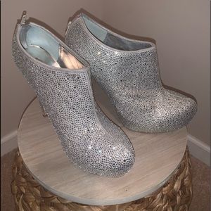 Steve Madden Glam style ankle boot! Great condition!